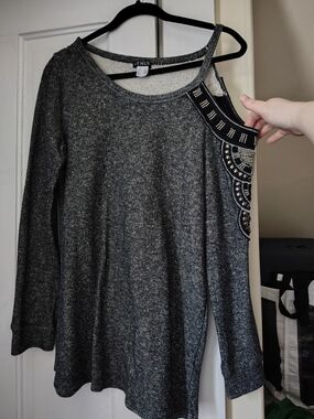 Venus Embellished Cold-Shoulder Sweater in Charcoal Size L
